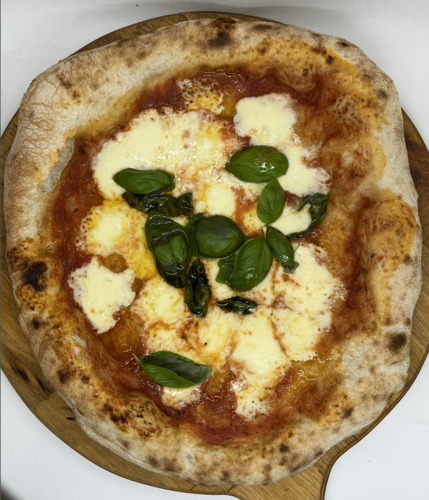Pizza margarita de la pizzería Mûna en Lanús